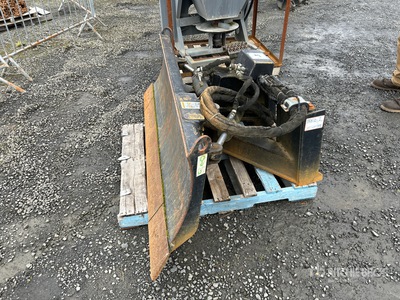 Cat 68.5 in PAT Skid Steer Dozer