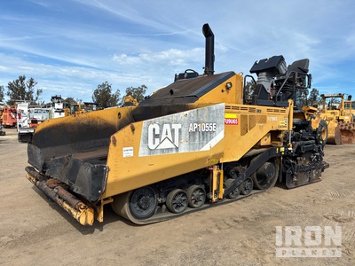 2012 Cat AP1055E Track Asfalteermachine