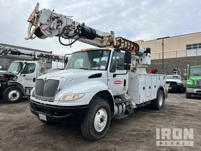 2016 (unverified) Altec DC4TT R on 2015 International 4300 SBA 4x2 Camion excavadora