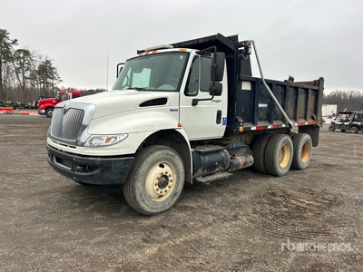 2009 International 4300 S/A Camión dumper