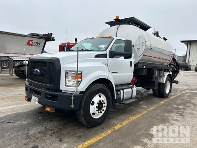 2016 Bearcat BC-650/CRC 2000 gal on 2016 Ford F-750 XL 4x2 Double Fold Spray Bar, Rice Lake Scale System Ciężarówka do dystrybucji asfaltu