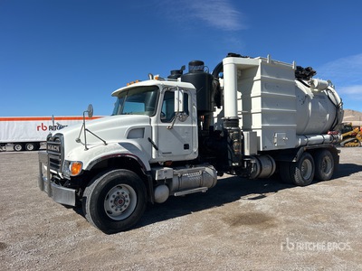 Vactor Guzzler on 2007 Mack CV700 6x4 Autocarro pulizia fognature