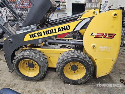 2014 New Holland L213 Minicargadora