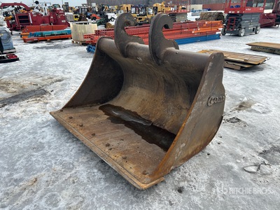 Garier 72 in Q/C Cleanup Excavator Bucket - Fits Komatsu PC290