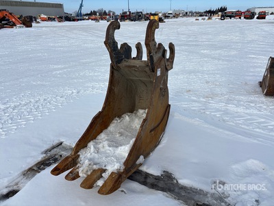 RF 24 in Q/C Digging Excavator Bucket - Fits Komatsu PC238USLC