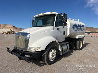 2012 International 8600 2000 gal 4x2 Water Truck
