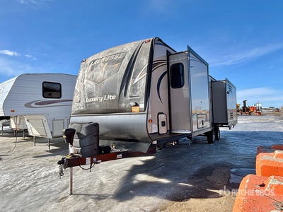 2015 Lacrosse LCT324RST 32 ft T/A Remorque récréative
