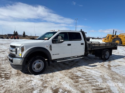 2018 Ford F-550 XLT 4x4 Crew Cab Flatbed Truck