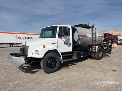 2001 Rosco 1900 gal on 2001 Freightliner FL70 4x2 Asphalt Distributor Truck