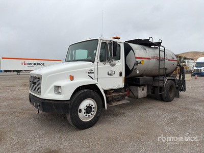Rosco 3900 gal on 2003 Freightliner FL 70 4x2 Asphalt Distributor Truck