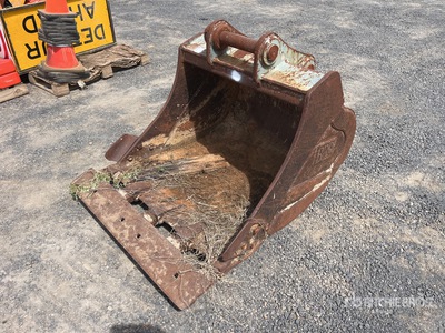 BBB 950 mm Q/C Cleanup Excavator Bucket - Fits 10 - 15 ton