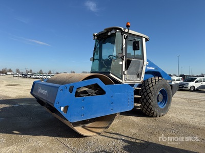 2017 JCB VM117 Combination Roller