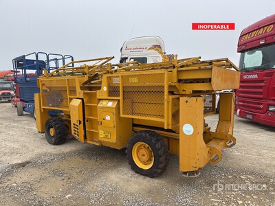 2005 Genie GS3384 Diesel シザーリフト (Inoperable)