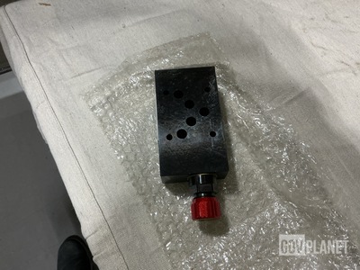 (8) Hagglunds Denison 6544D100-1 Pressure & Temperature Relief Valves