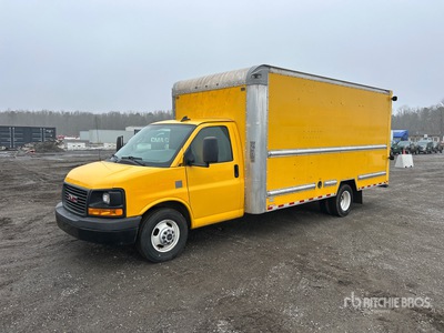 2017 GMC 3500 4x2 Moving バントラック