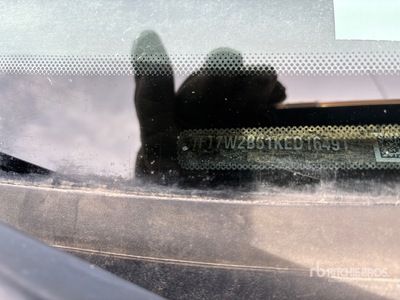 2019 Ford F-250 XLT 4x4 Crew Cab Flatbed Truck