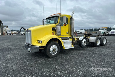 2007 Kenworth T800 8x4 Tri/A Day Cab Truck Tractor