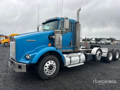 2004 Kenworth T800 8x4 Tri/A Day Cab Truck Tractor