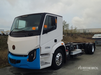 Lion Lion6 4x2 Electric を見 Cab and Chassis