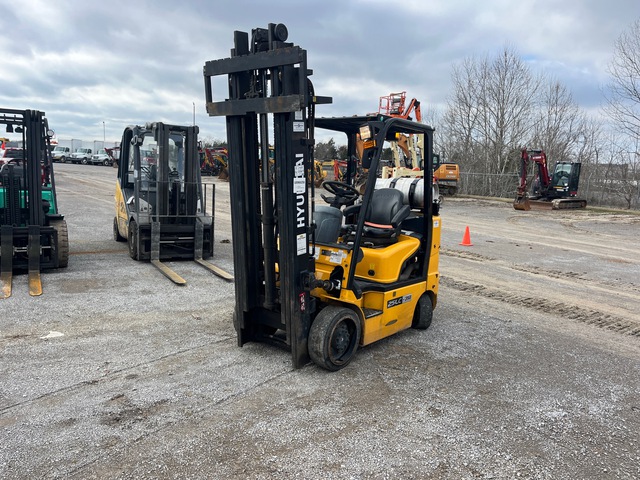 Hyundai 25LC-7A 3750 lb Cushion Tire Forklift