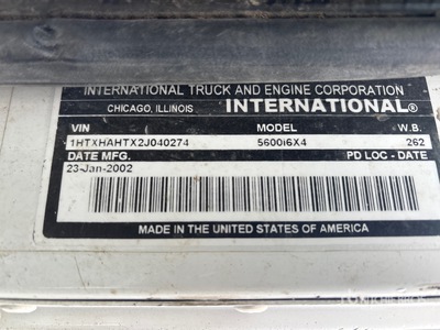 2002 International DF567 6x4 Mixer Truck