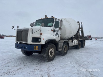 2002 International 5600i 8x4 Camion malaxeur