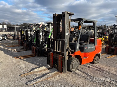 Toyota 7FGCU35 4750 lb Carrelli Elevatori