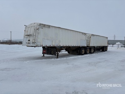 2001 Castleton Tri/A B-Train Lead Grain Trailer