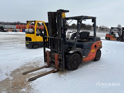 2020 Toyota 8FD35U 7050 lb Pneumatic Tire Forklift