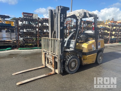 Yale GLP090 8900 lb Pneumatic Tire Carrelli Elevatori