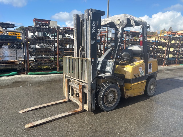 2006 Yale GLP090 8900 lb Pneumatic Tire Forklift
