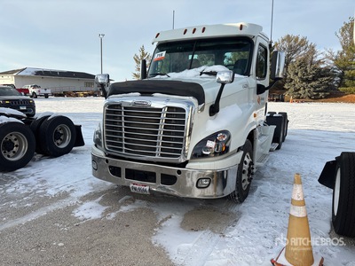 2016 Freightliner Cascadia 125 6x4 تراكتور شاحنة نهارية (ثنائية المحور)