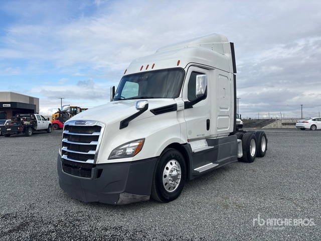 2020 Freightliner Cascadia 126 6x4 T/A Sleeper Truck Tractor