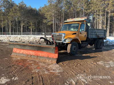 2005 International 7300 4x2 Snow Plow Truck