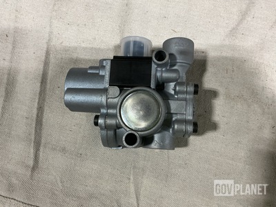 (125) Wabco 4721950960 Solenoid Valves