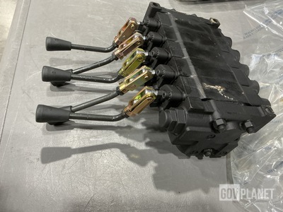 (2) Parker-Hannifin 346 9205 057 Linear Directional Valves