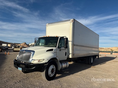 2014 International 4300 4x2 Moving Van Truck