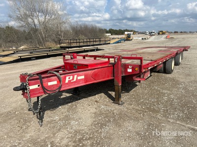 2018 PJ 30 ft T/A Hydraulic Tail Trailer