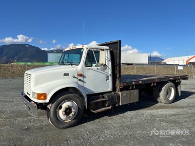 2000 International 4700 4x2 Flatbed Truck