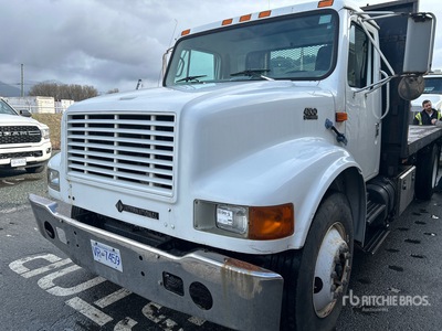 2000 International 4700 4x2 Flatbed Truck