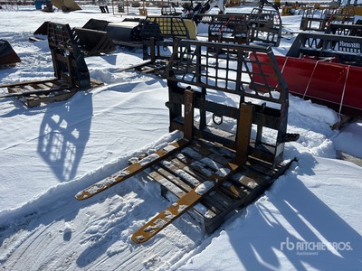 John Deere Worksite Pro 48 in Horquillas para minicargadora