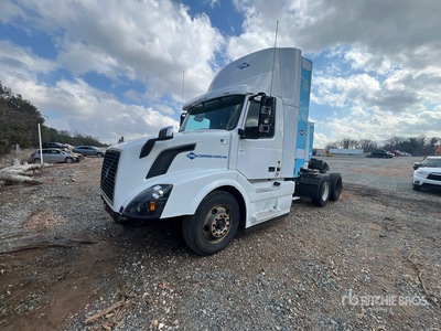 2018 Volvo VNL 6x4 Ciągnik siodłowy T/A z kabiną dzienną (Inoperable)