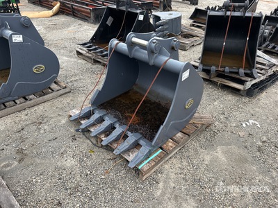 36 in Digging SV100 Excavator Bucket