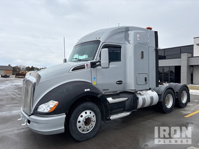 2015 Kenworth T680 6x4 T/A Sleeper Truck Tractor