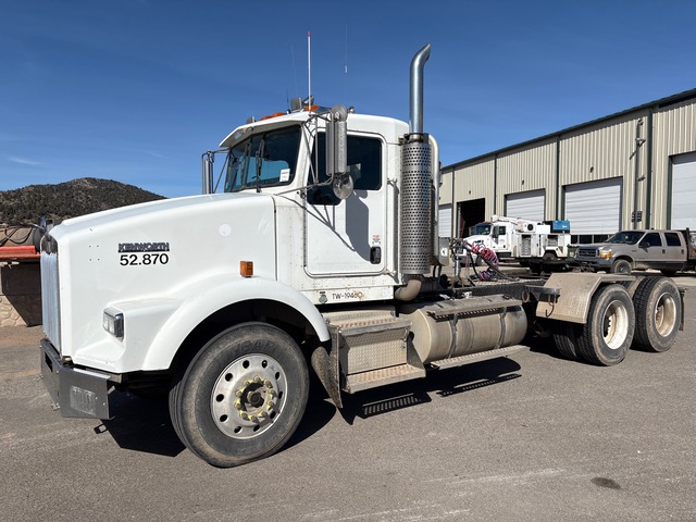 2005 Kenworth T800 6x4 T/A Day Cab Truck Tractor