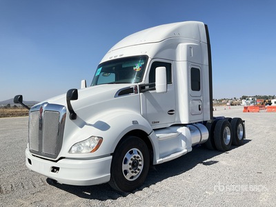 2020 Kenworth T680 6x4 Tractocamion con Dormitorio / Ciągnik siodłowy T/A z kabiną sypialną