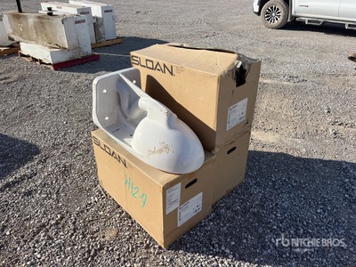 Quantity of (4) Sloan ST2469 Bano portatil