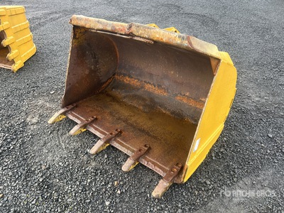 60 in Digging Excavator Bucket