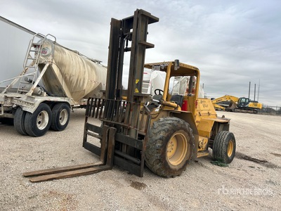 2011 Master Craft MCM1211128 12000 lb 4x2 Rough Terrain رافعة شوكية (Inoperable)