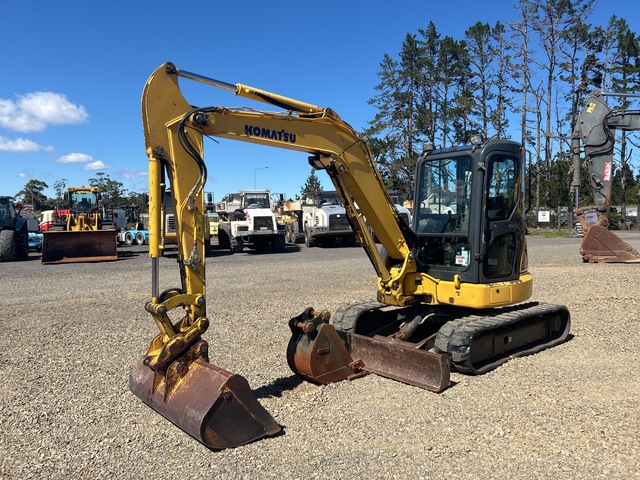 2015 Komatsu PC55MR-3 Mini Excavator 2015 Komatsu PC55MR-3 Mini Excavator